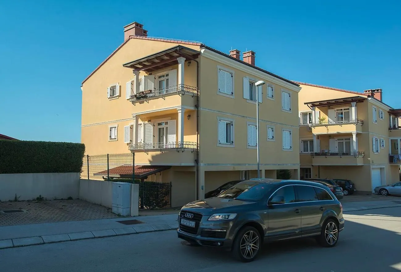 Neue Ferienwohnung Mit Parkplatz, Klima In Einer Ruhigen Lage Von Pula Hırvatistan