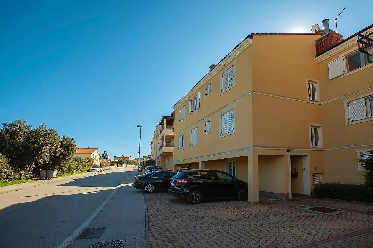 Neue Ferienwohnung Mit Parkplatz, Klima In Einer Ruhigen Lage Von Pula Daire