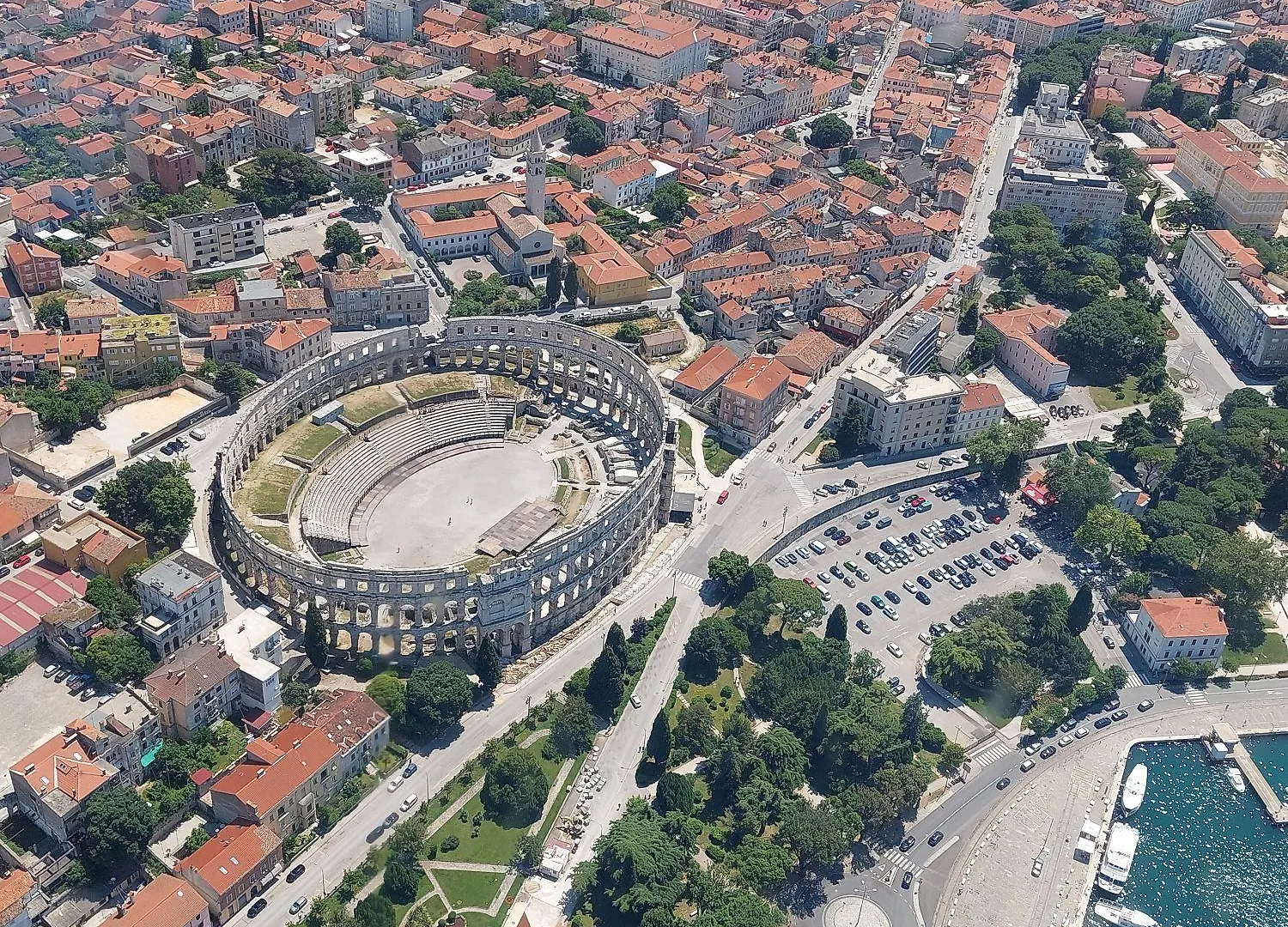 Neue Ferienwohnung Mit Parkplatz, Klima In Einer Ruhigen Lage Von Pula